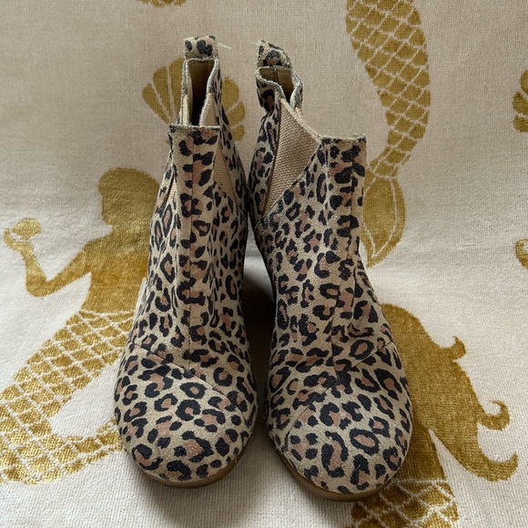 Women’s Toms Leopard Print Kelsey Wedge Booties - Size 6 - Picture 3 of 6